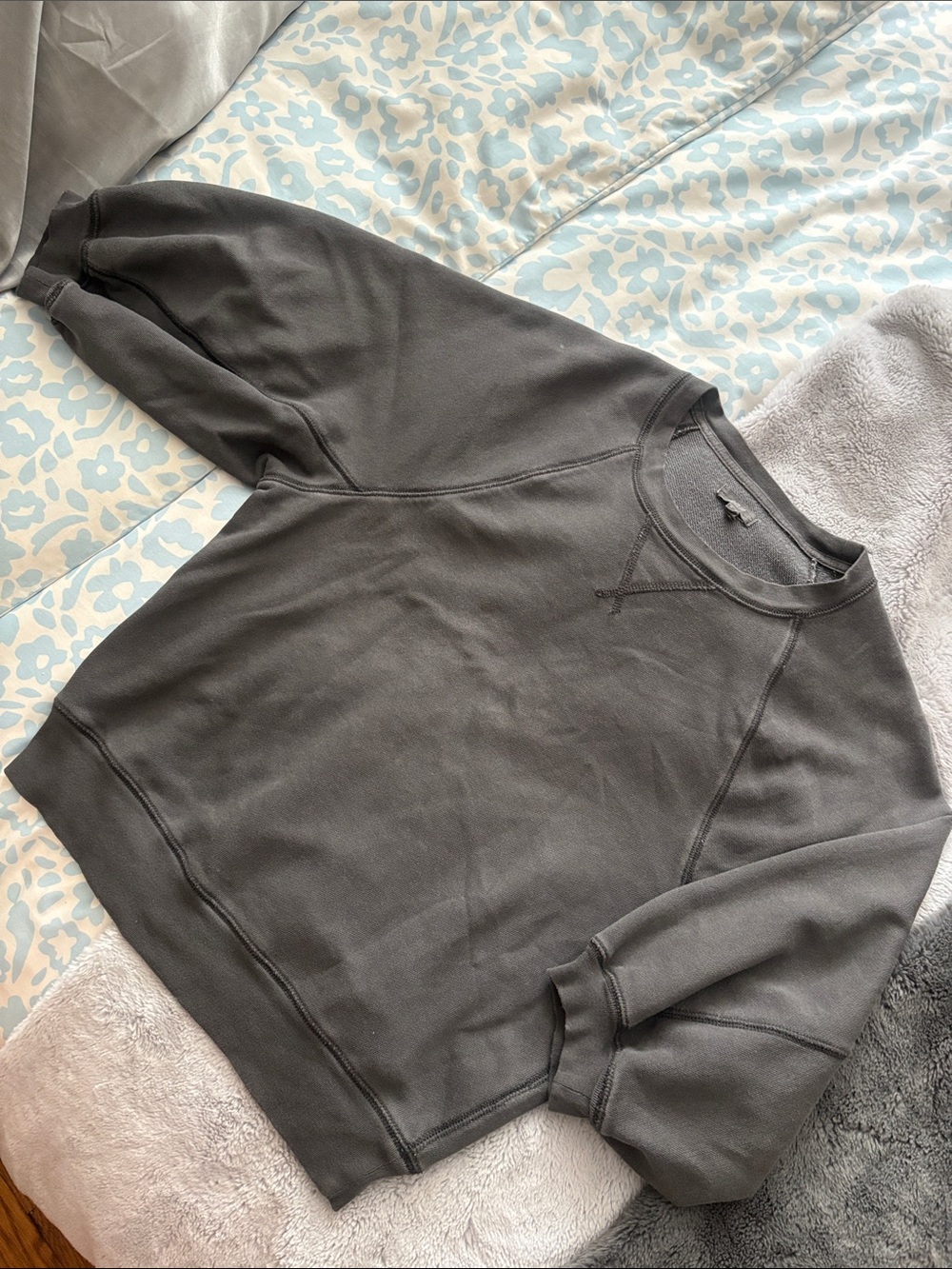 EUC aerie Crewneck Sweatshirt with 3/4 Bubble Sleeves Size M